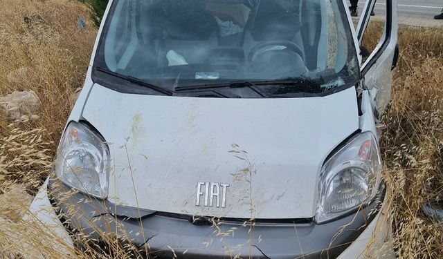 Şarampole düşen araçtaki 2 kişi yaralandı