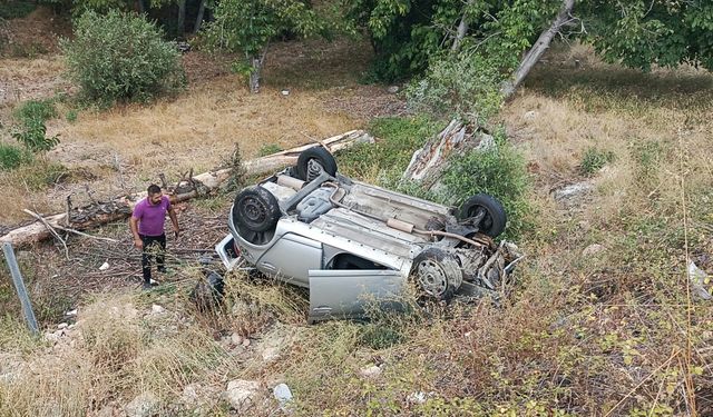 Şarampole yuvarlanan otomobilde sürücü yaralandı
