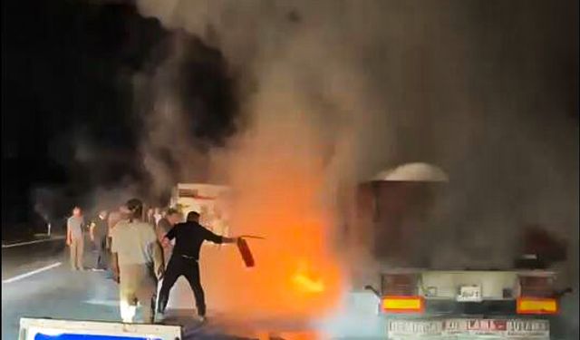 Seyir halindeki TIR'da çıkan yangın söndürüldü