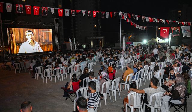 Tarsus'ta açık hava sineması keyfi