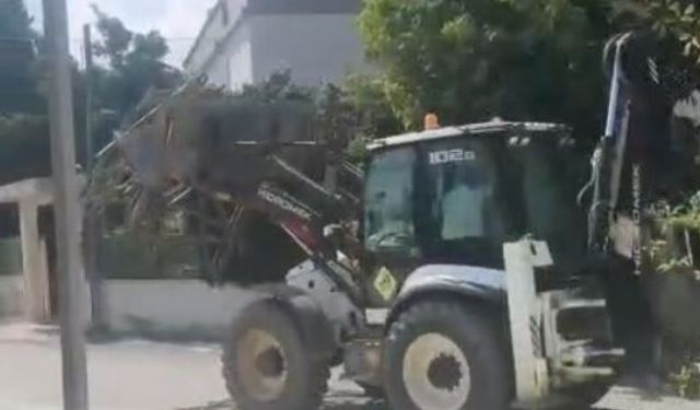 Trafikte yük taşıyan kepçenin operatörüne para cezası