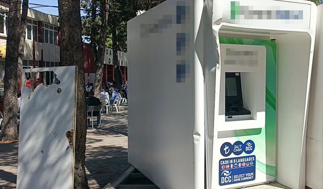 Traktörle 5 araç ile 2 ATM'ye çarptı; 127 bin lira ceza uygulandı