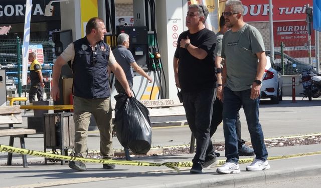 Unutulan çantadan kıyafet çıktı
