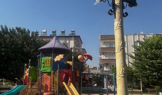 Akdeniz'de parkta faciadan dönüldü: Tehlike haberin ardından ortadan kaldırıldı