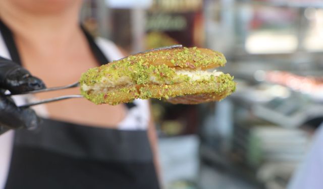 Adana Lezzet Festivali'ne 2'nci gününde yoğun ilgi