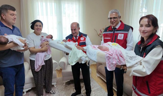 Dördüzleri olan aileye Bakan Göktaş'tan tebrik