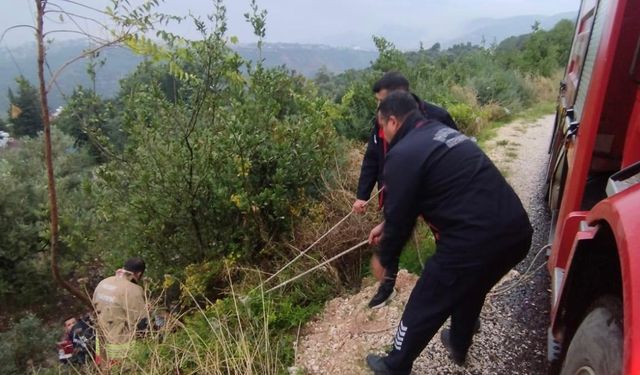 Hatay'da kayalıklardan düşen kişi kurtarıldı