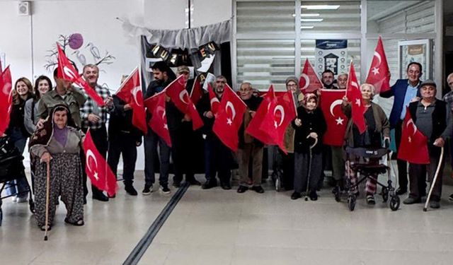 Huzurevi sakinlerinden 29 Ekim kutlaması
