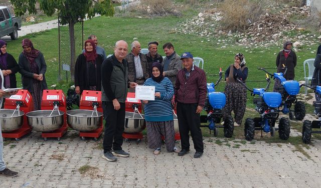 Korkuteli'nde 65 aileye makine desteği
