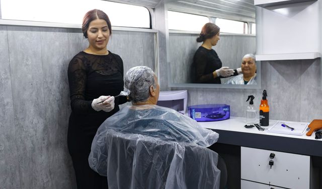 'Mobil Kuaför' hizmeti kırsal mahallelerde vatandaşların yanında