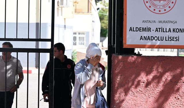 Okulda mahsur kalan kadın kurtarıldı