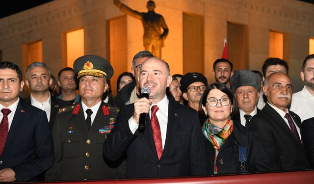 Osmaniye'de Fener Alayı ve Cumhuriyet Yürüyüşü