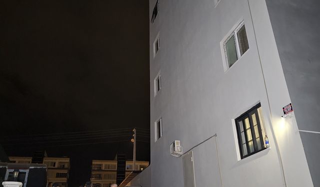 Sevgilisinin eski kocasından kaçmak isterken 3'üncü kattan düşüp, yaşamını yitirdi