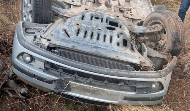 Takla atan otomobilden yara almadan kurtuldu