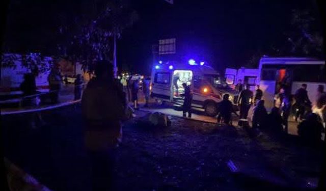 Tarım işçilerini taşıyan midibüs ile TIR çarpıştı: 17 yaralı