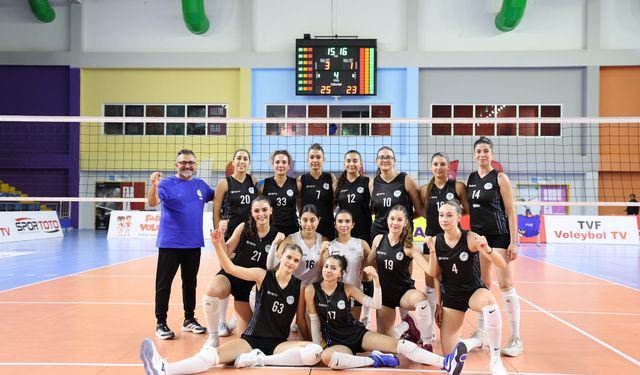 Toroslar'ın kadın voleybol takımı sezona galibiyetle başladı