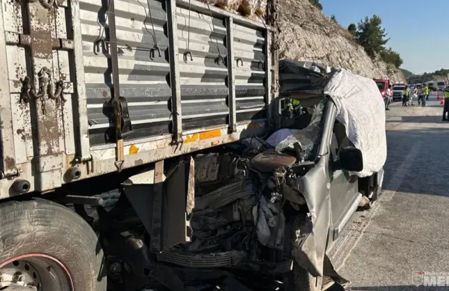 Mersin Tarsus'ta Feci Kaza: Aynı Aileden 5 Kişi Hayatını Kaybetti