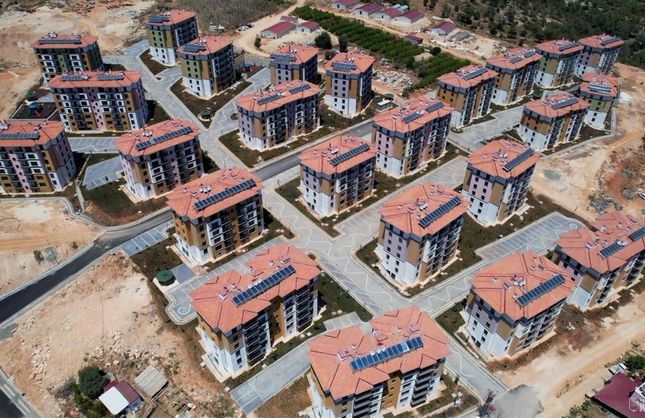 Mezitli TOKİ Konutlarında Yeni Hayat Başladı – İlk Anahtarlar Teslim Edildi