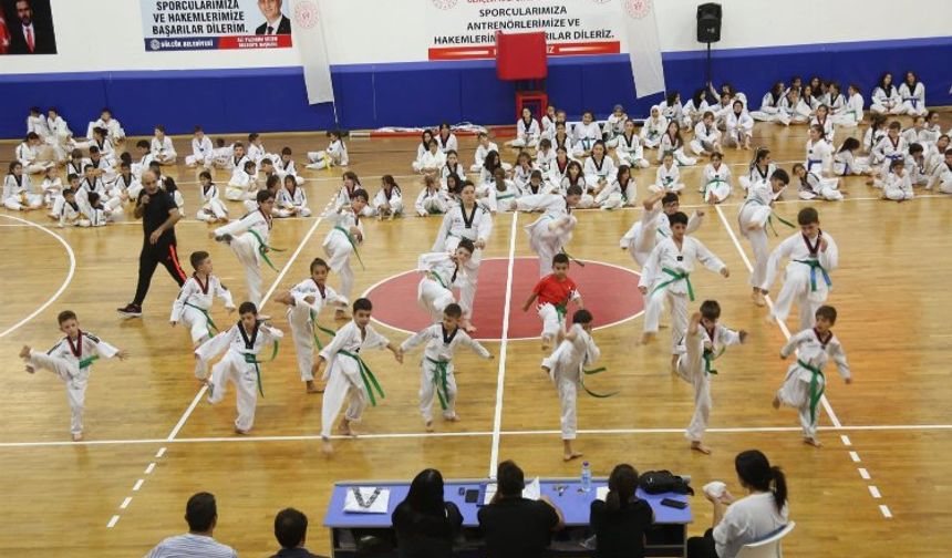 Gölcük'te taekwondo sporcuları kuşak atladı