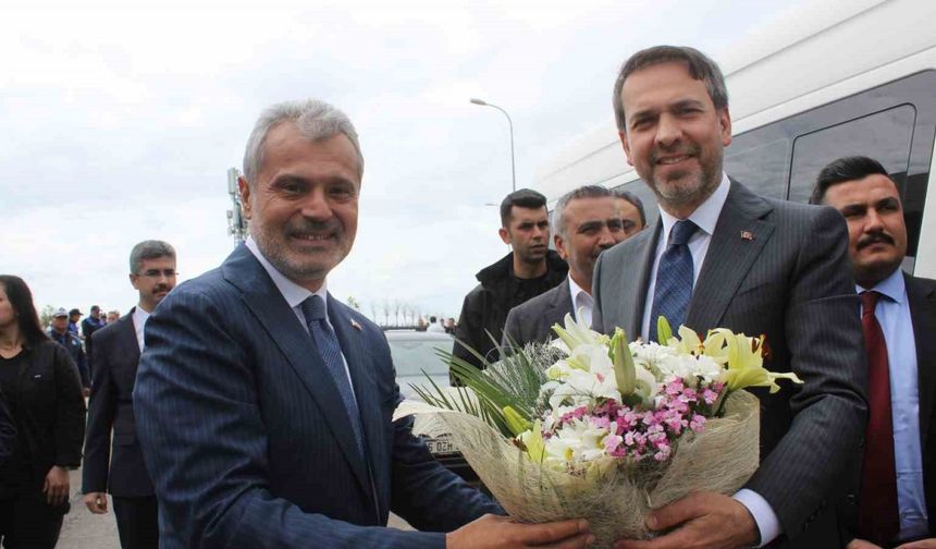 Enerji Bakanı Alparslan Bayraktar’dan Hatay’a bayram ziyareti