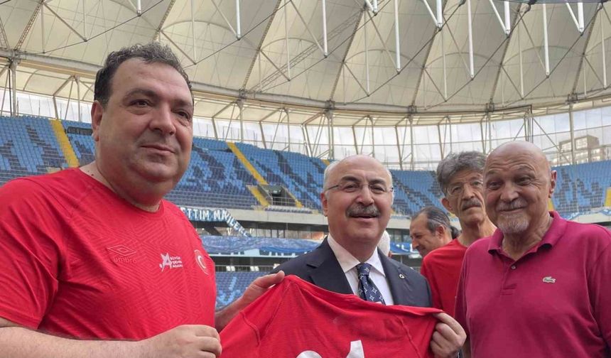 Adana’da spor basını, il protokolü ile gösteri maçında karşılaştı