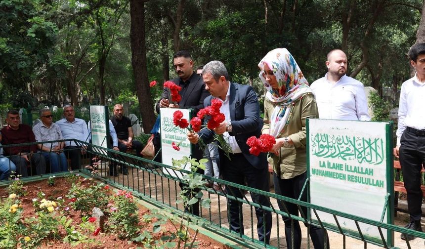 Eski MHP İlçe Başkanı Nihat Atlı, ölümünün 1. yıl dönümünde kabri başında anıldı