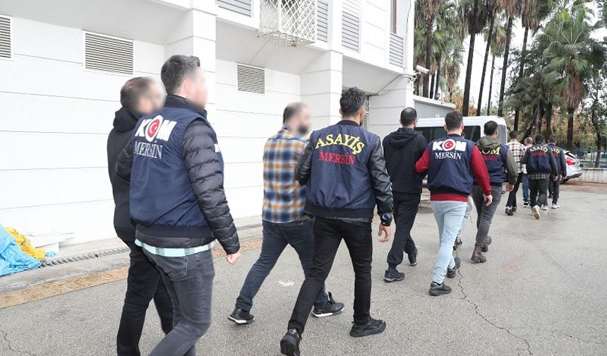 Mersin'de Eş Zamanlı Baskınlarla 10 Şüpheli Yakalandı