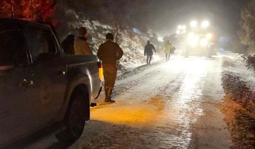 Mersin'in Mut İlçesinde Kar Yağışı ve Tipi: Mahsur Kalan Vatandaşlara Kurtarma Operasyonu