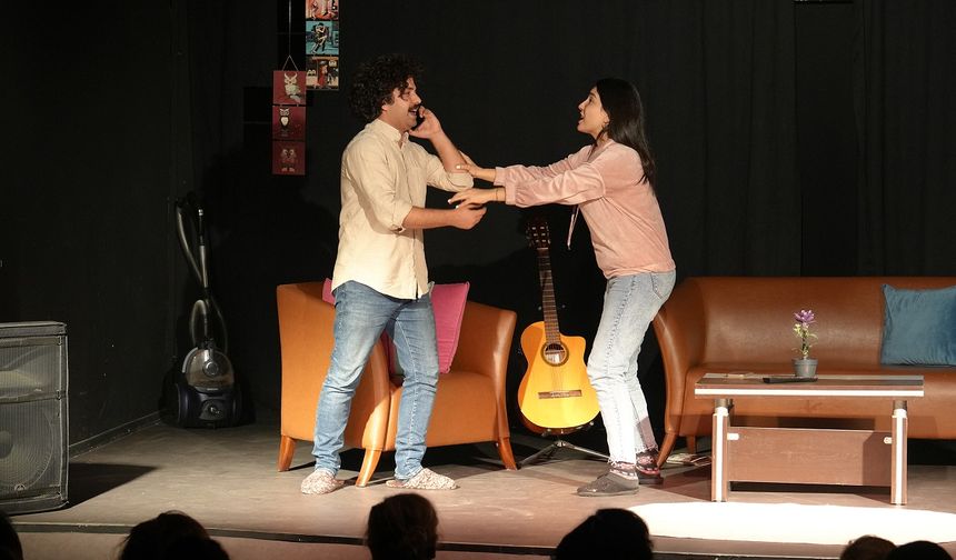 Tarsus Belediyesi’nin Tiyatro Gösterimleri Büyük İlgi Görüyor