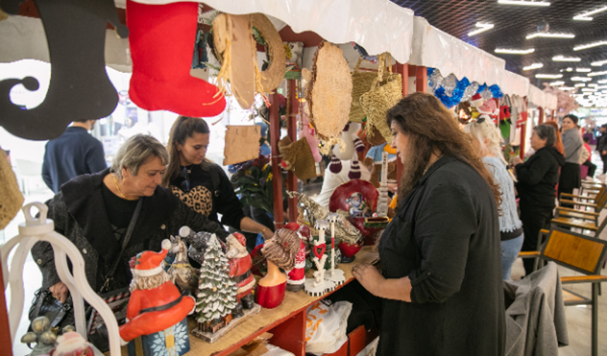 Mersin'de Yeni Yıl Temalı Üretici Kadın Stantları Yoğun İlgi Görüyor