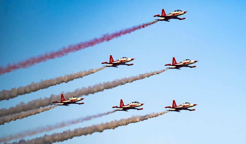 Mersin Gökyüzünde 23 Nisan Coşkusu: Türk Yıldızları Nefes Kesti!