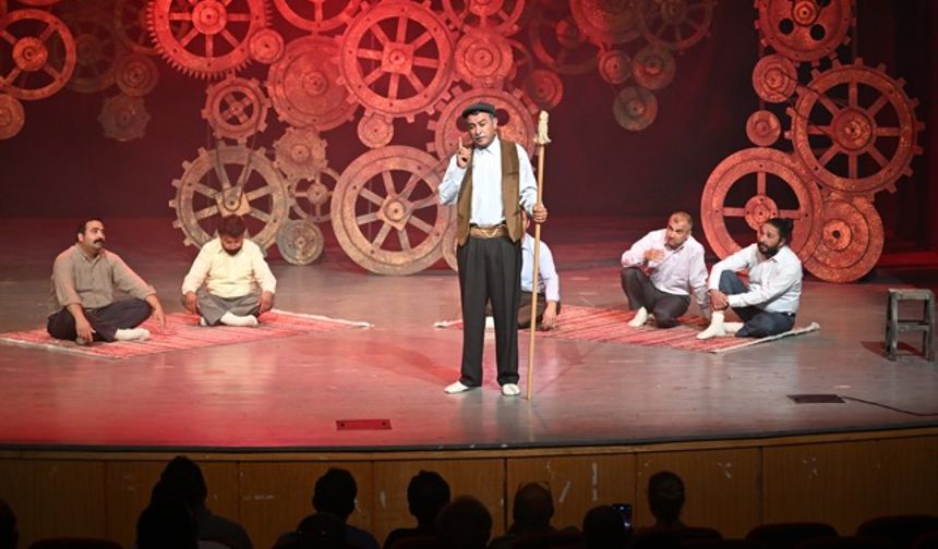 Şehir Tiyatrosu’nun ‘Misafir’ Oyunu Gülnarlı Seyirciyle Buluştu