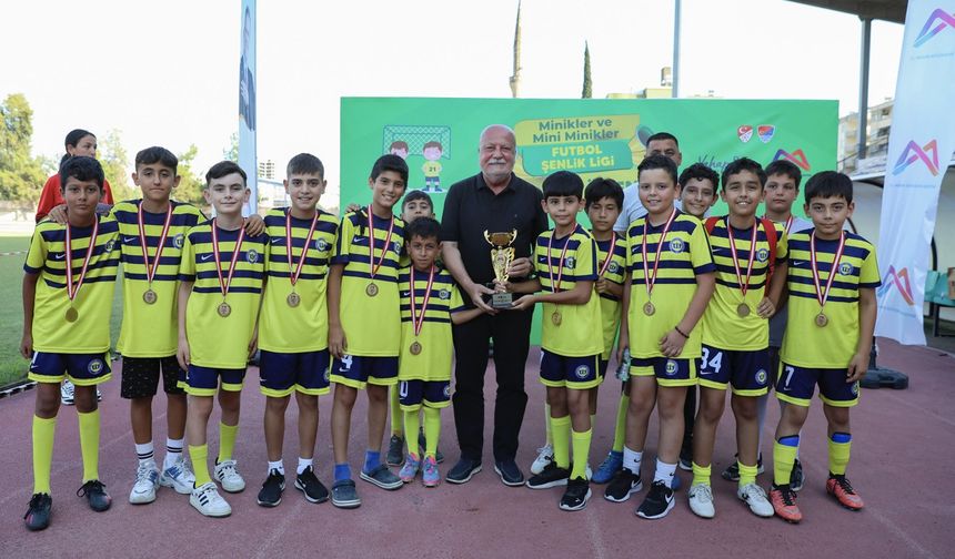 Futbola Doydular! Mersin'de 3.500 Çocuk Aynı Sahada
