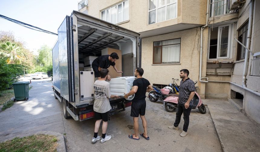 Mersin Büyükşehir'den Öğrencilere Ücretsiz Taşınma Desteği: “TaşıYanım” Projesi Başladı