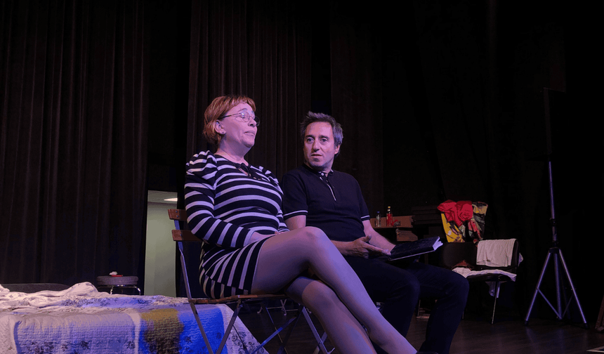 Türk Tiyatrosunda Rekor: ‘Seninle Evlenir miyim?’ Bir Sezonda 150 Kez Sahnelendi