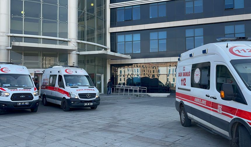 Adliye önünde boşanma davası sonrası kavga: 5 yaralı