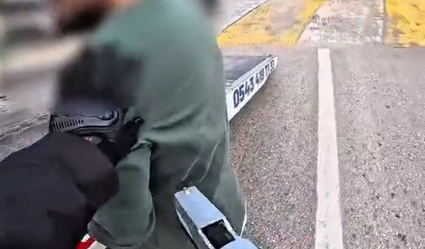 Çekici üzerinden silah zoruyla motosiklet indirme senaryosu çeken 4 kişi gözaltında
