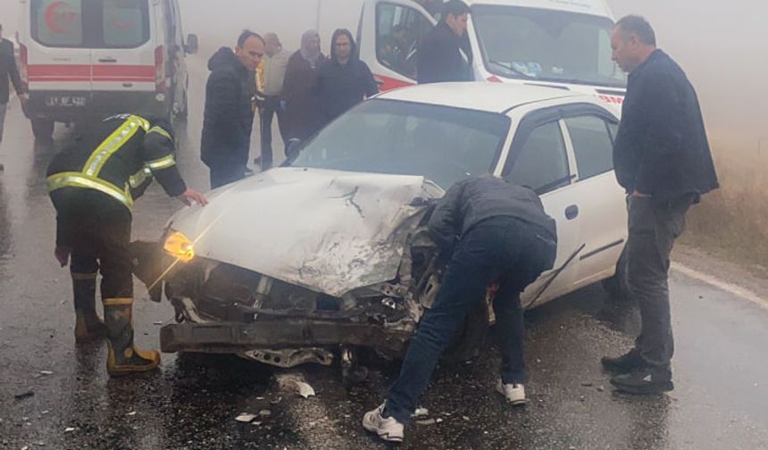 Çorum'da yoğun siste zincirleme kaza; 5 yaralı