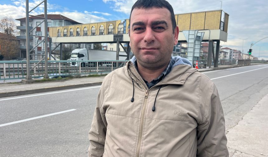 Evin içi göründüğü için yıkım kararı verilen üst geçit, 1 metre uzağa yeniden yapılıyor