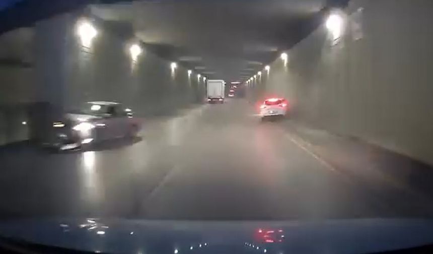 Makas atan sürücü başka araca çarptı; kaza anı kamerada