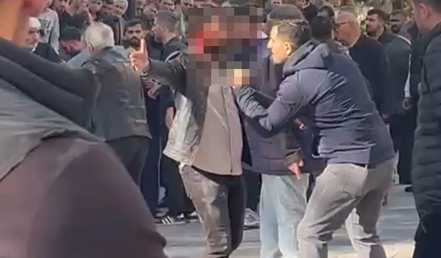 Mardin'de esnafın tekmeli, yumruklu ve sopalı kavgası kamerada; 3 yaralı