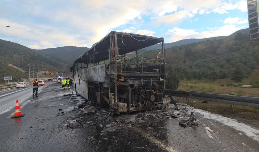 Ortaokul öğrencilerini taşıyan otobüs, alev topuna döndü