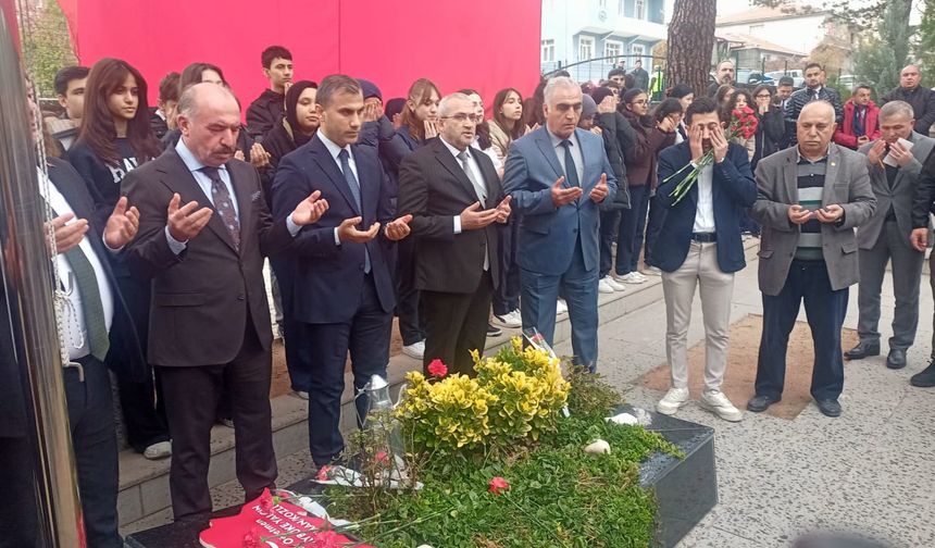 Şehit öğretmen Aybüke Yalçın mezarı başında anıldı (2)