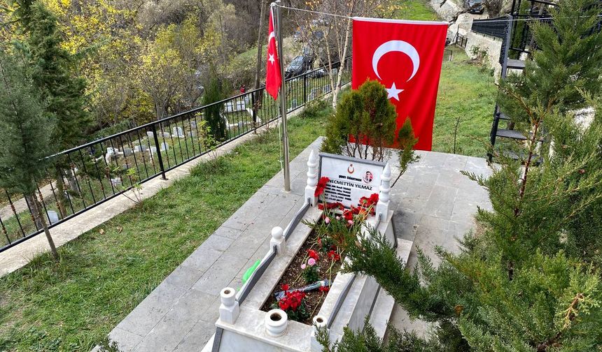 Şehit öğretmen Necmettin Yılmaz, mezarı başında anıldı