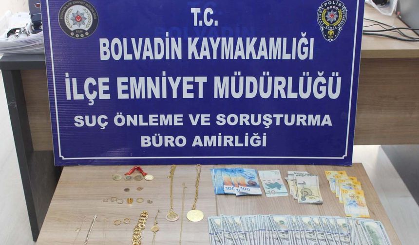 Telefonla aradıkları kadını 2 milyon lira dolandıran şüpheliler, Bilecik'te yakalandı