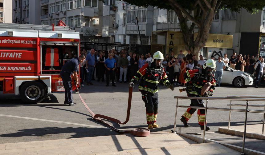 Mersin Büyükşehir Belediyesi Ana Hizmet Binası’nda Yangın Tatbikatı Gerçekleştirildi