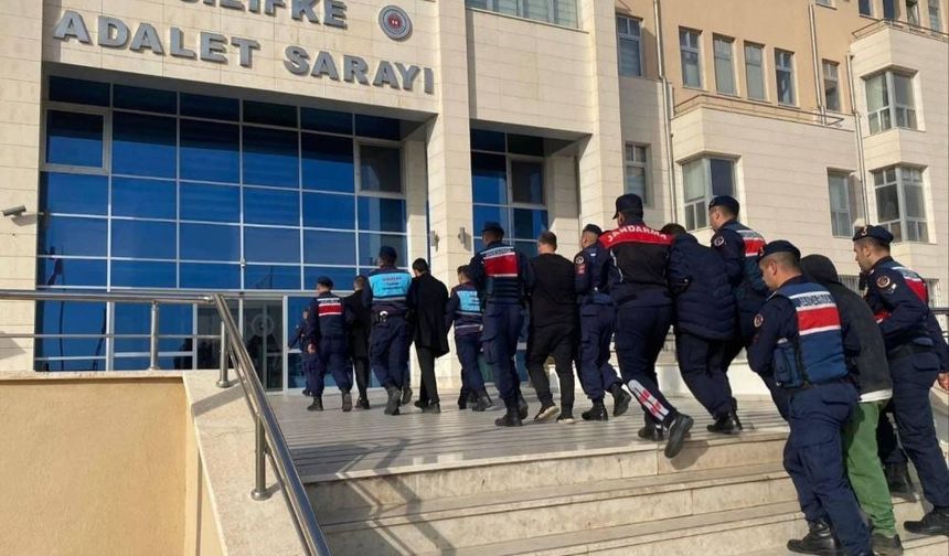 Mersin'de Tekneye Kaçak Sigara Operasyonu: 6 Tutuklama
