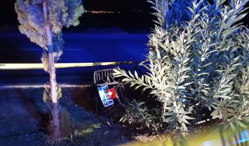 Adana'da motosiklet refüje çarptı; 1 ölü, 1 yaralı