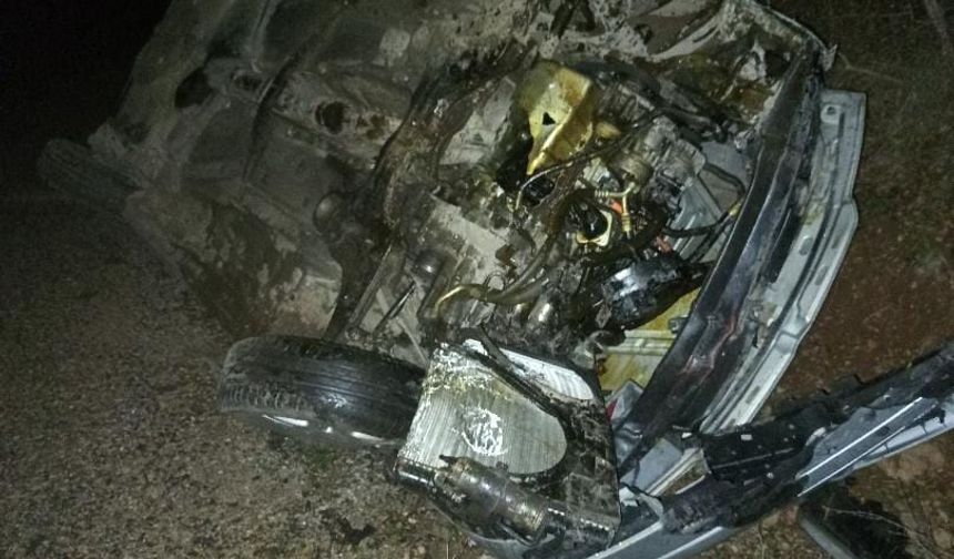 Feke'de otomobil takla attı: 2 yaralı