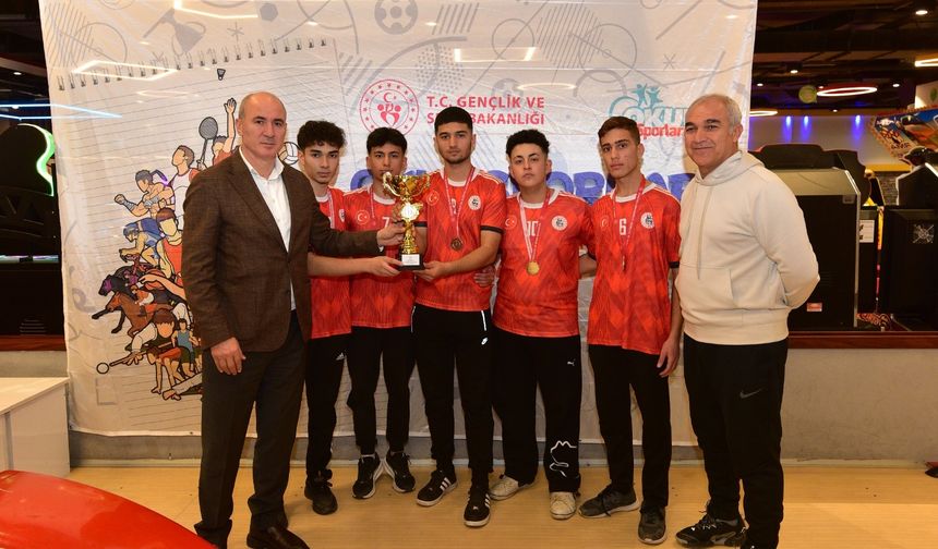 Gençler, bowling il birinciliği müsabakasında yarıştı